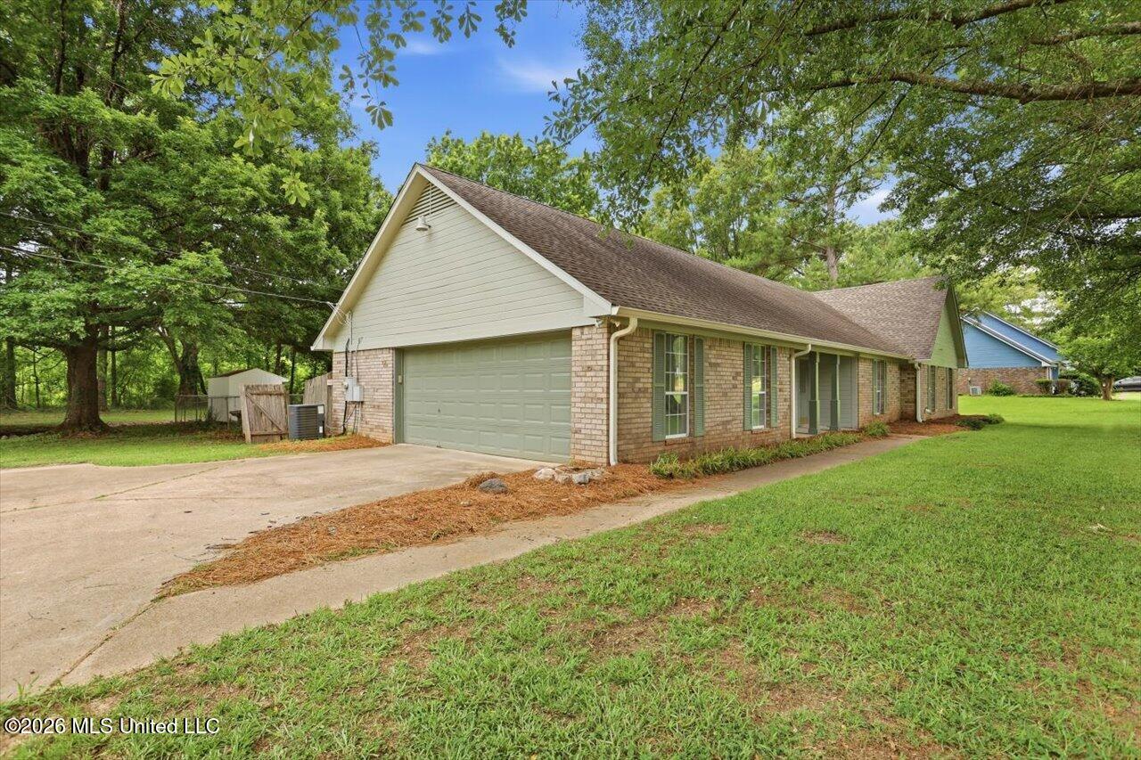 119 Falcon Ridge Drive Raymond, MS 39154 - Photo 4 of 29 04-119 Falcon Ridge Dr _ Hometoursms.com