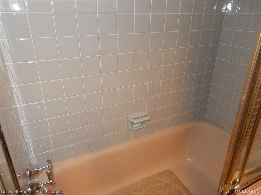 200 Ridgemont Road Grosse Pointe, MI 48236 - Photo 20 of 23 20.JPG