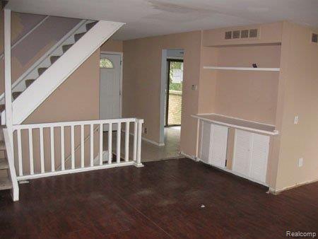1036 Willow Grove Court Rochester, MI 48307 - Photo 5 of 22 IMG_9598.jpg