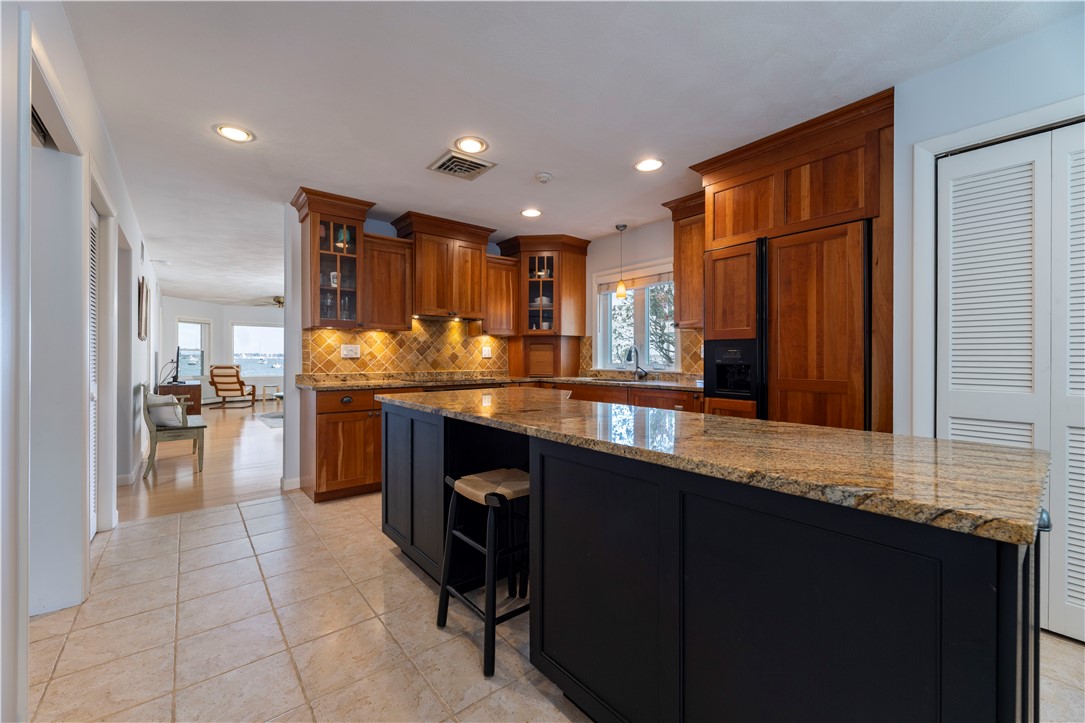 73 Conanicus Avenue, Unit 4 Jamestown, RI 02835 - Photo 11 of 33