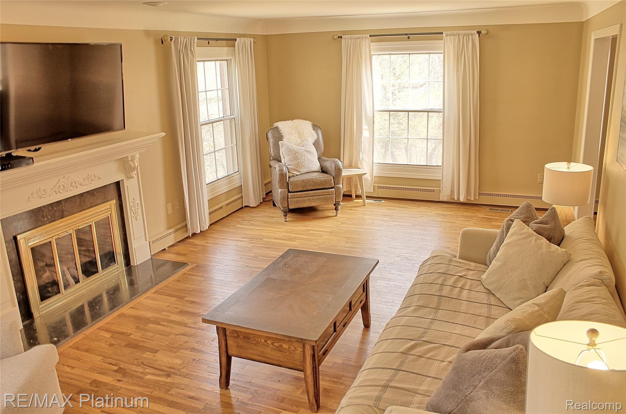 625 Spring Valley Road Ann Arbor, MI 48105 - Photo 7 of 75 LivinngC2Ctoo.jpg