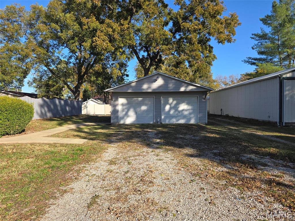 511 Collins Street Carlyle, IL 62231 - Photo 2 of 14