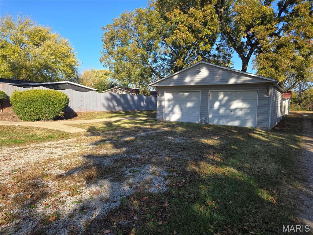 511 Collins Street Carlyle, IL 62231 - Photo 3 of 14