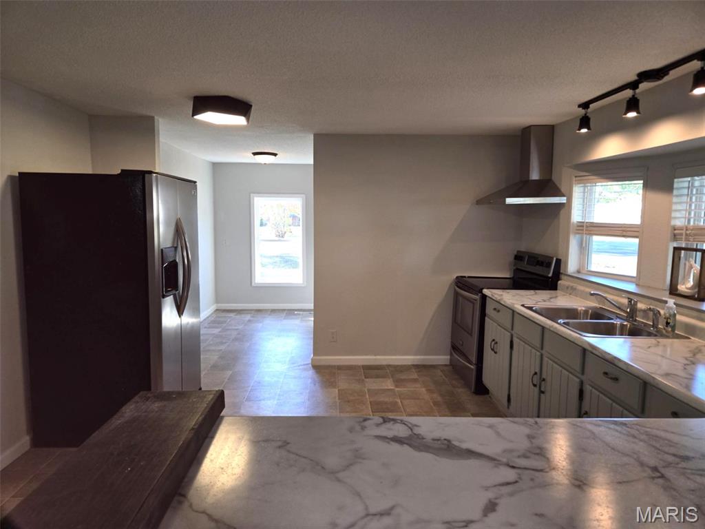 511 Collins Street Carlyle, IL 62231 - Photo 6 of 14