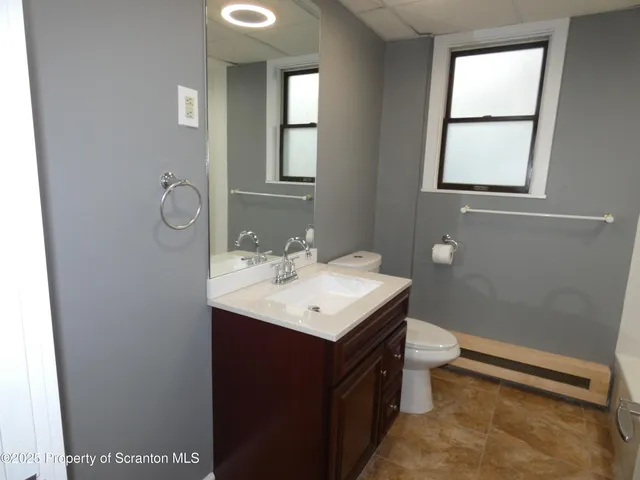 $1,800 | 620 Sanderson Avenue, Unit 2, Olyphant, PA 18447