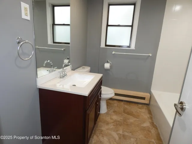 $1,800 | 620 Sanderson Avenue, Unit 2, Olyphant, PA 18447