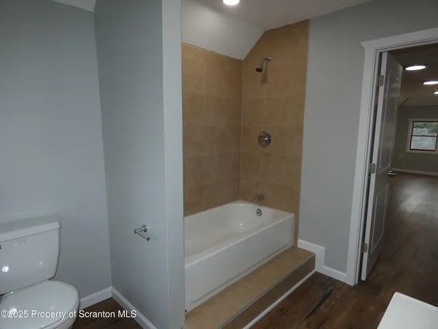 $1,800 | 620 Sanderson Avenue, Unit 2, Olyphant, PA 18447