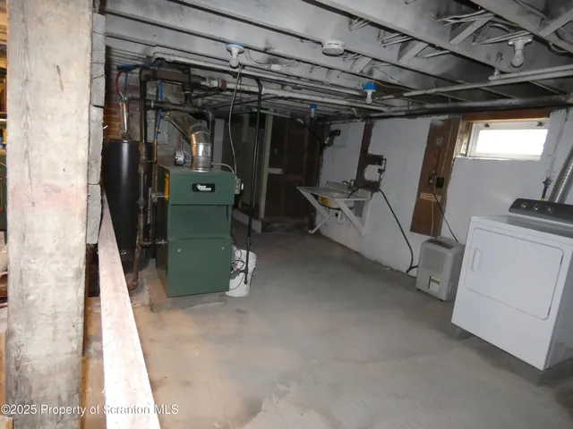 $1,800 | 620 Sanderson Avenue, Unit 2, Olyphant, PA 18447