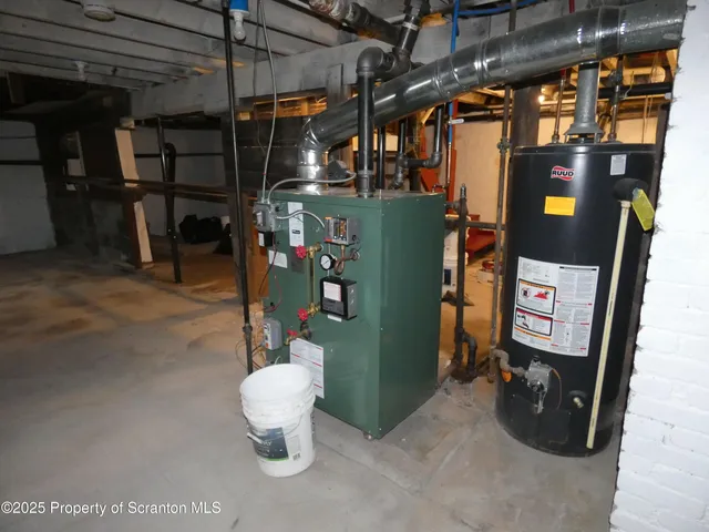 $1,800 | 620 Sanderson Avenue, Unit 2, Olyphant, PA 18447