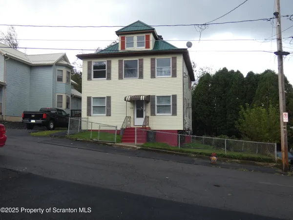 $1,800 | 620 Sanderson Avenue, Unit 2, Olyphant, PA 18447