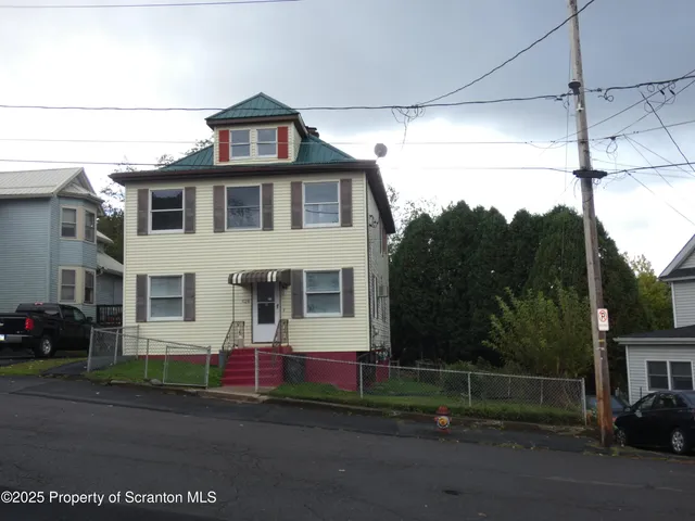 $1,800 | 620 Sanderson Avenue, Unit 2, Olyphant, PA 18447