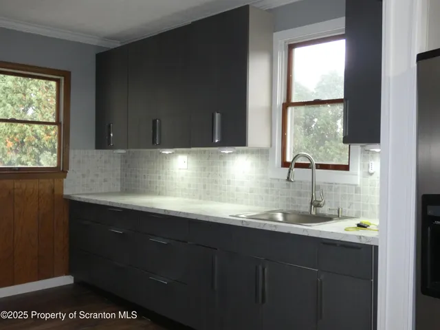 $1,800 | 620 Sanderson Avenue, Unit 2, Olyphant, PA 18447