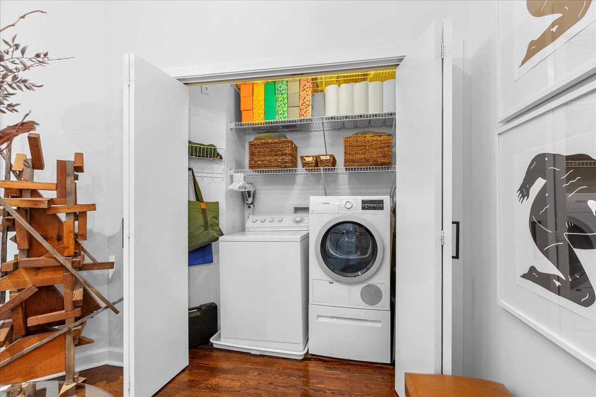 936 West Madison Street, Unit 4C Chicago, IL 60607 - Photo 15 of 16 a utility room with dryer and washer