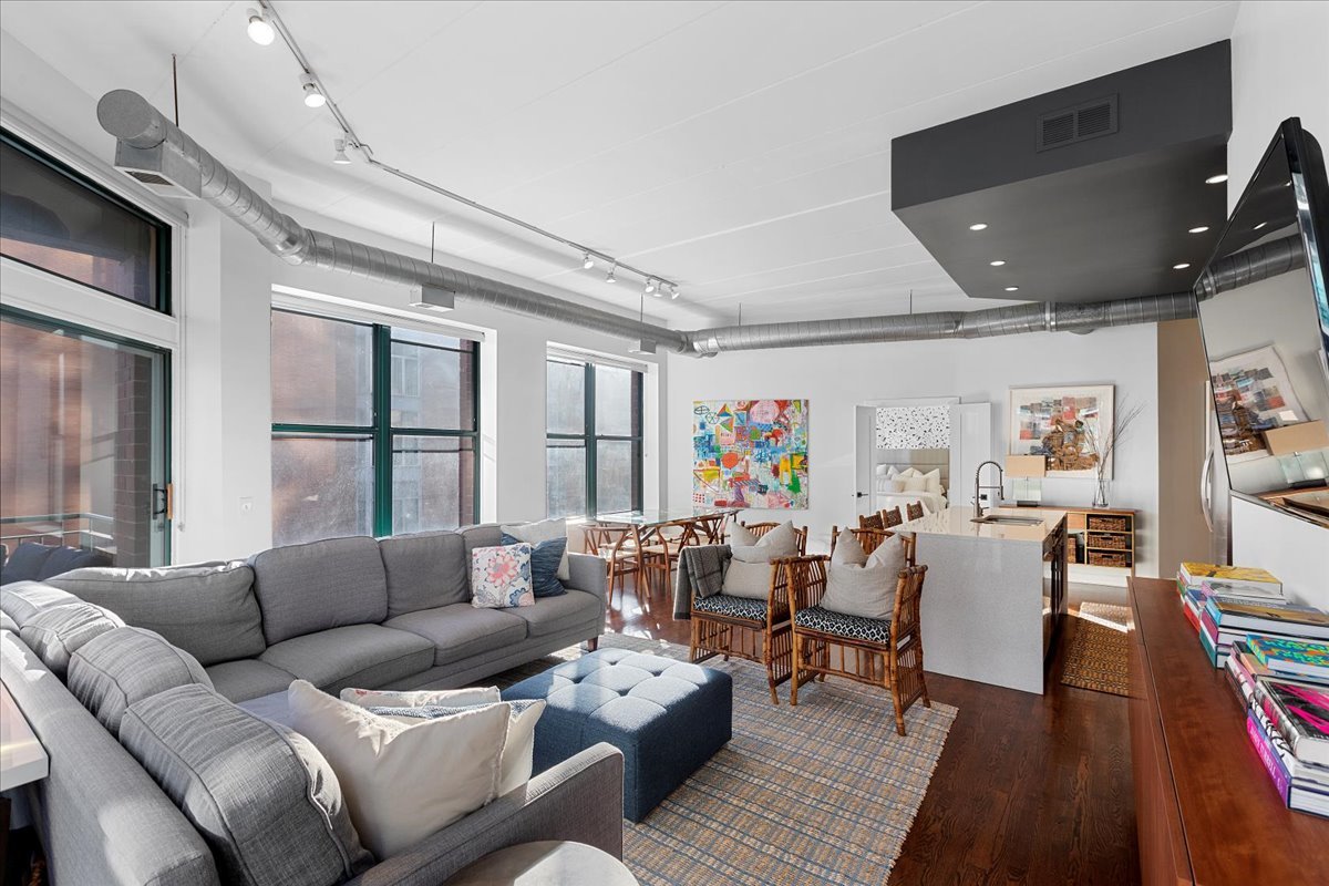 936 West Madison Street, Unit 4C Chicago, IL 60607 - Photo 3 of 16 a living room with furniture and a flat screen tv