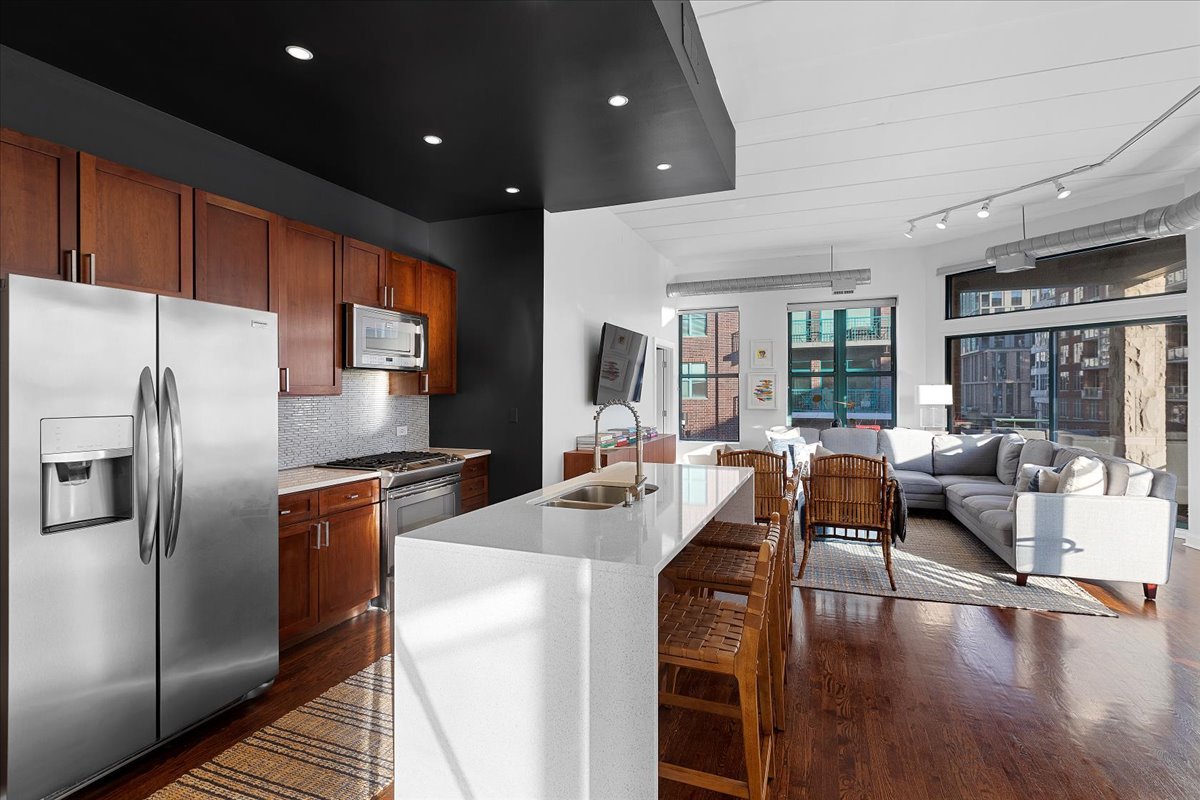 936 West Madison Street, Unit 4C Chicago, IL 60607 - Photo 6 of 16 a living room with stainless steel appliances furniture refrigerator and kitchen view