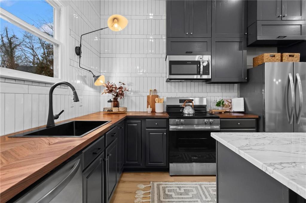 656 Shelton Avenue Southwest Atlanta, GA 30310 - Photo 17 of 37