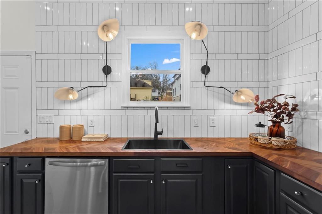 656 Shelton Avenue Southwest Atlanta, GA 30310 - Photo 18 of 37