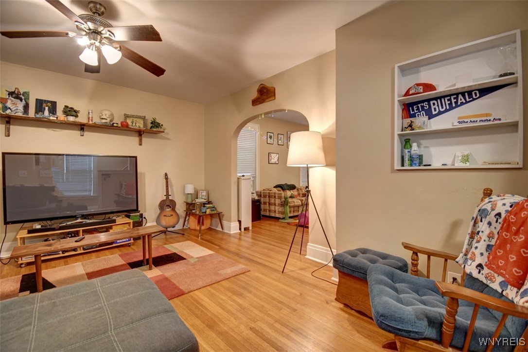 210 Congress Street Buffalo, NY 14213 - Photo 4 of 37 Living Room