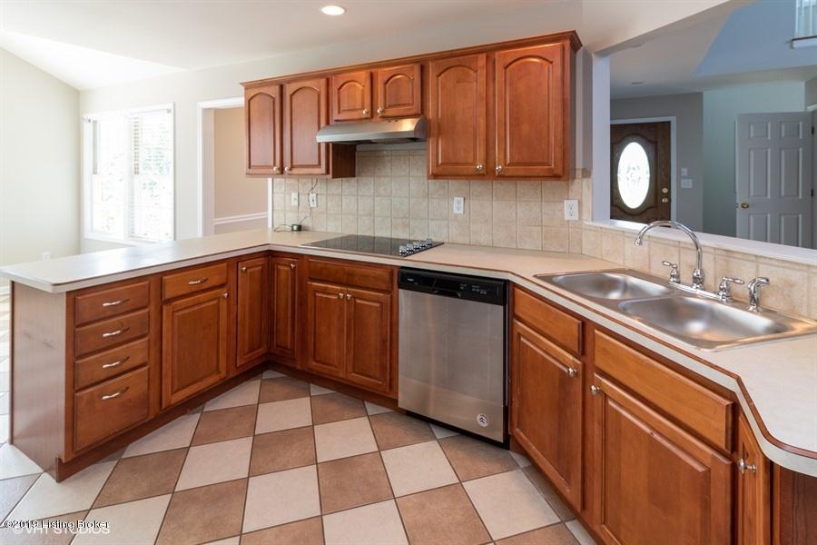830 Veechdale Road Simpsonville, KY 40067 - Photo 8 of 25 05_830VEECHDALEROAD_2005_LowRes