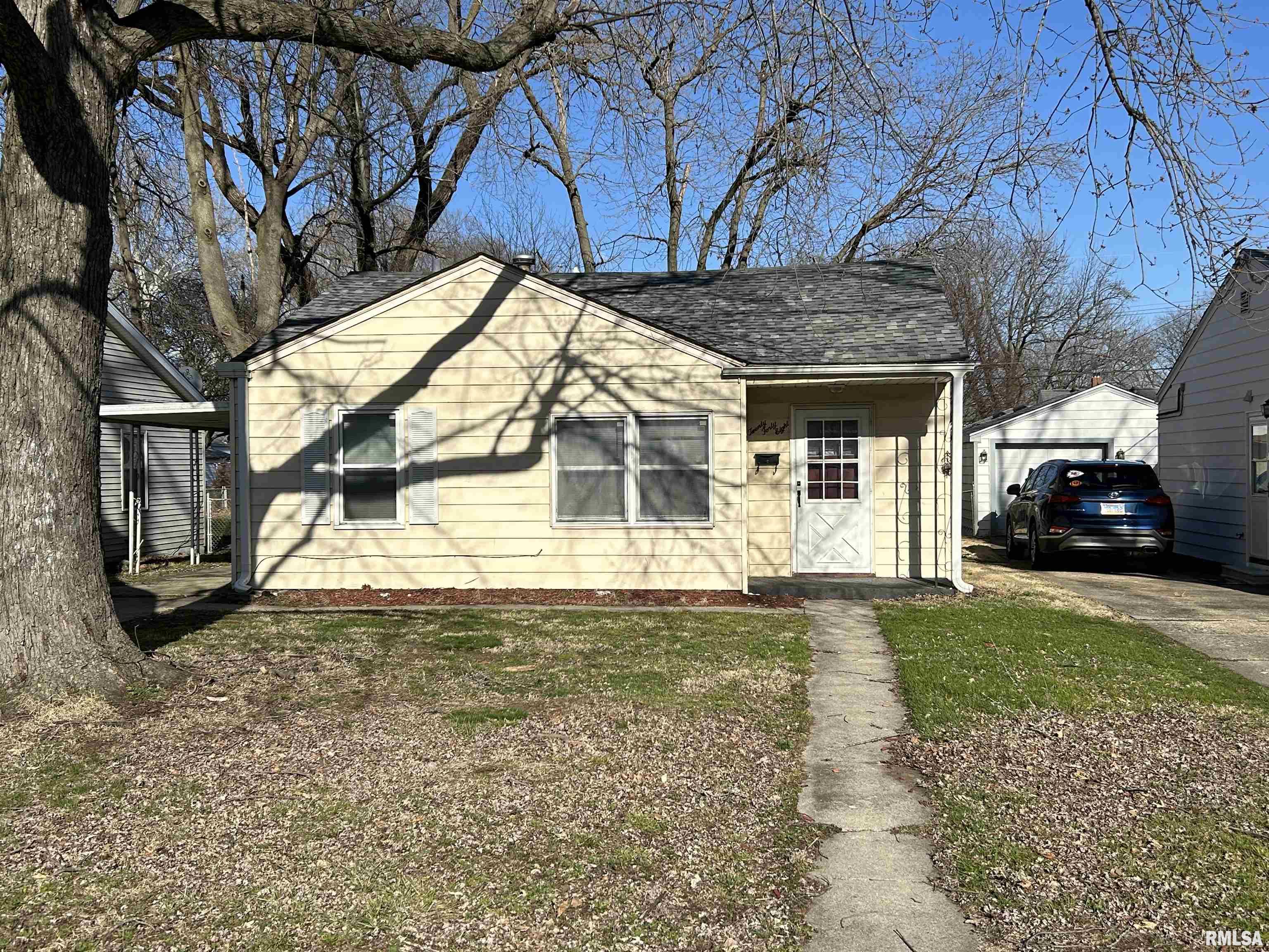 2048 North 21st Street Springfield, IL 62702 - Photo 1 of 13