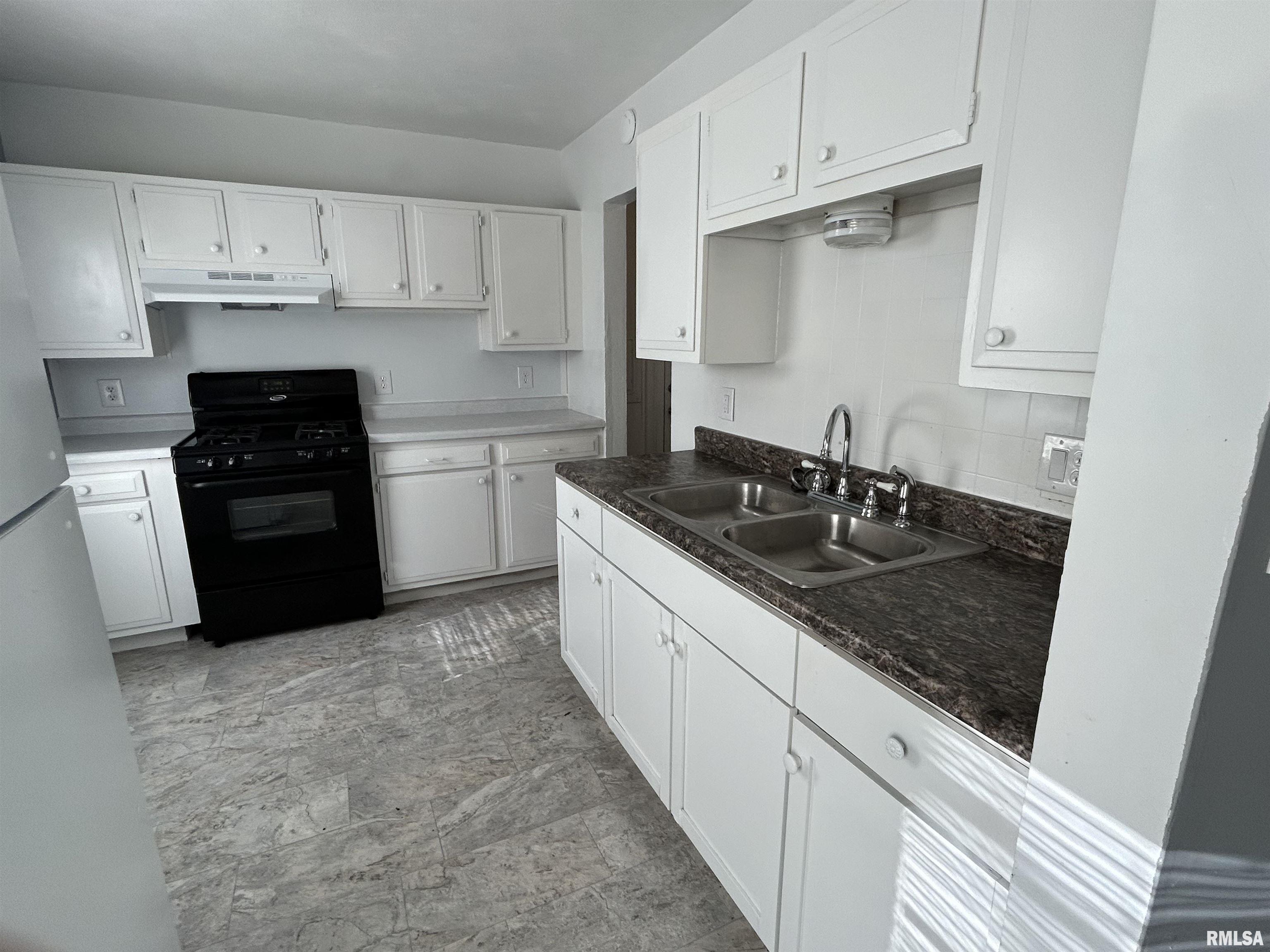 2048 North 21st Street Springfield, IL 62702 - Photo 4 of 13