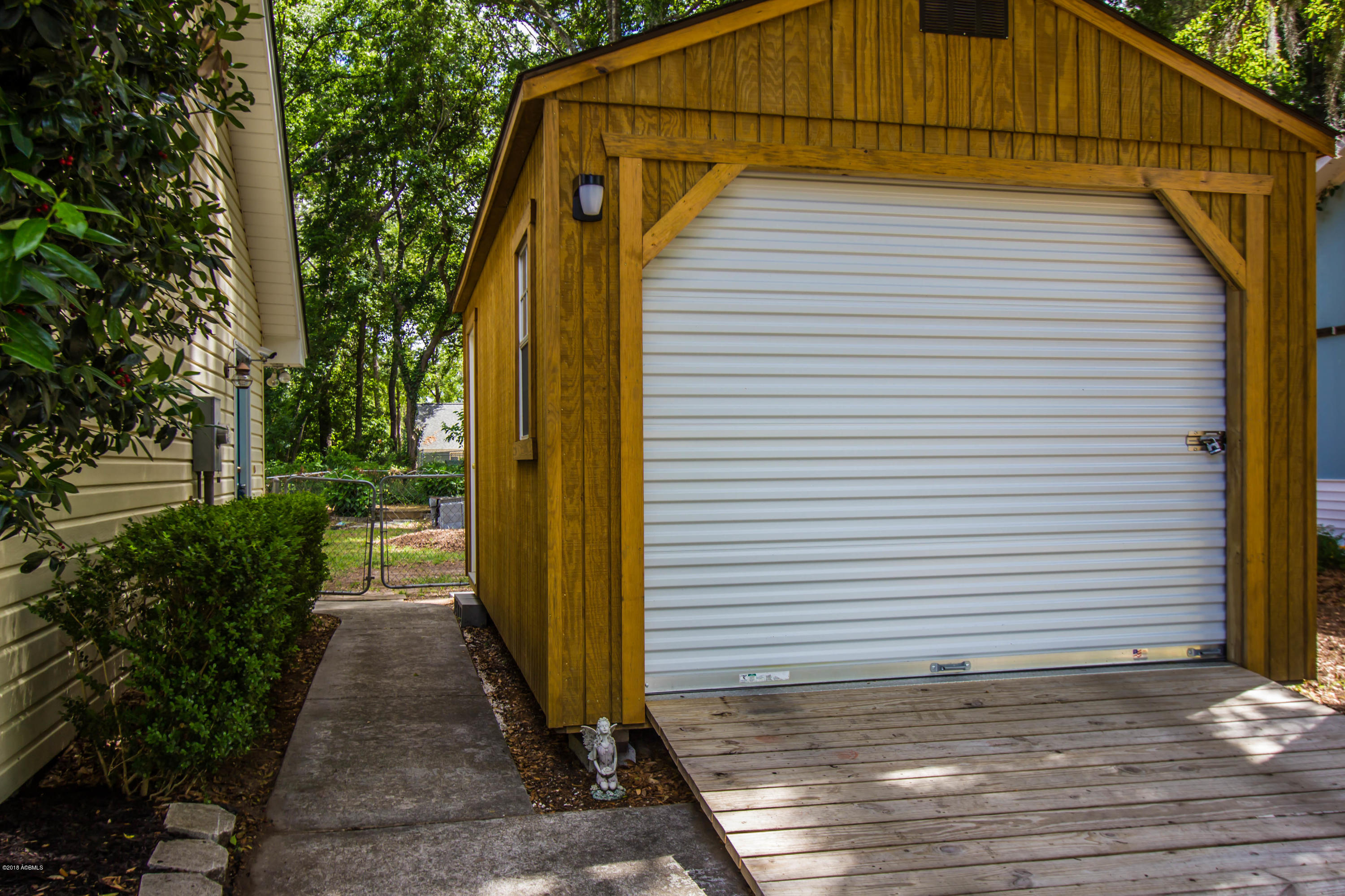 109 Springfield Road Beaufort, SC 29907 - Photo 18 of 20 25 Garage.storage