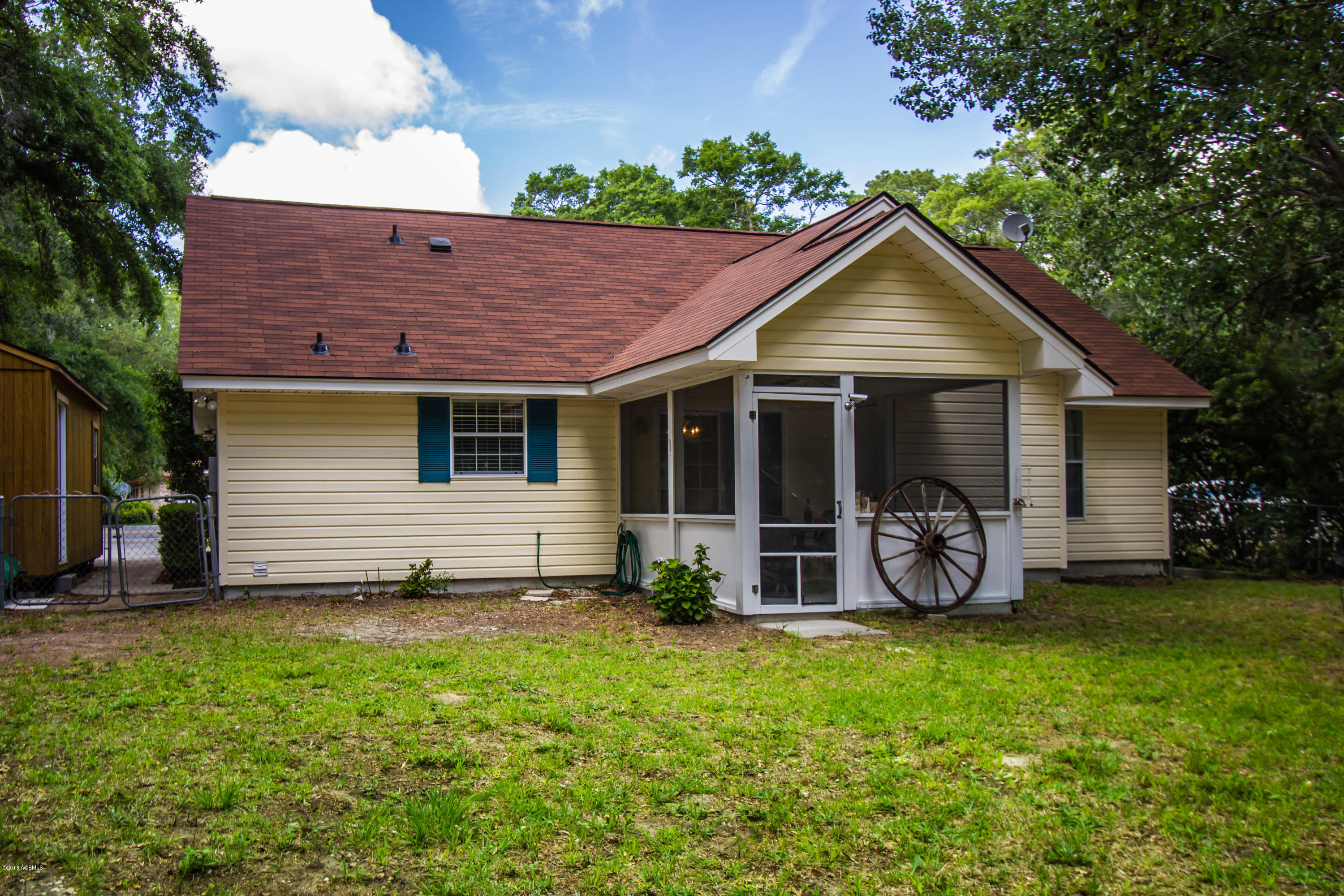 109 Springfield Road Beaufort, SC 29907 - Photo 19 of 20 27 Rear