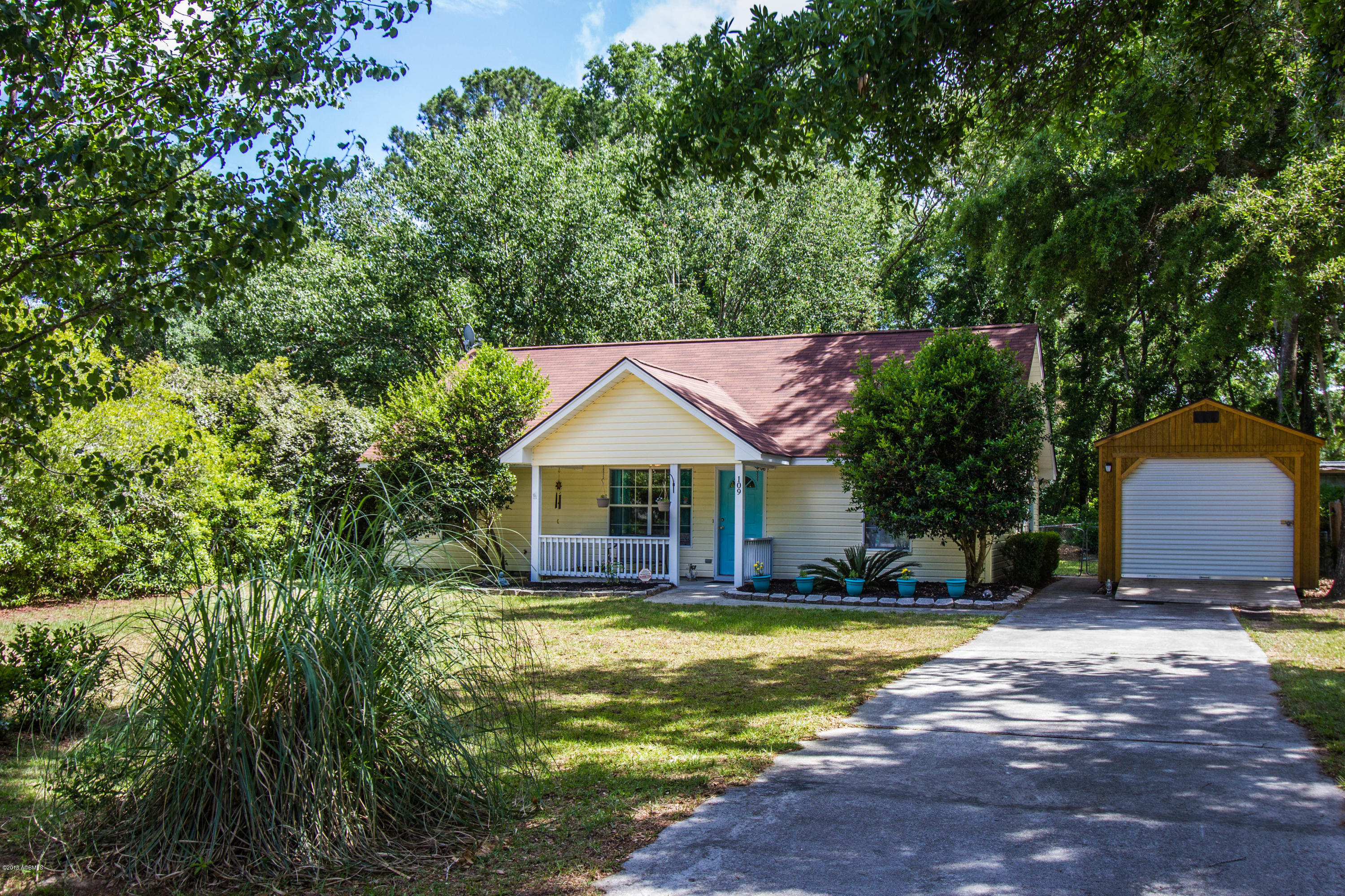 109 Springfield Road Beaufort, SC 29907 - Photo 2 of 20 2 Front