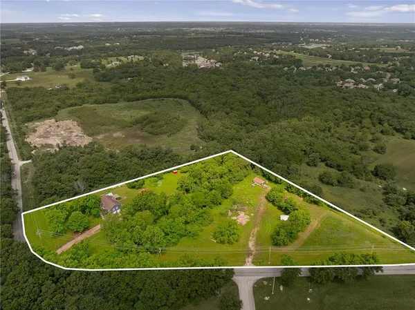 $950,000 | 700 East 171st Street, Belton, MO 64012