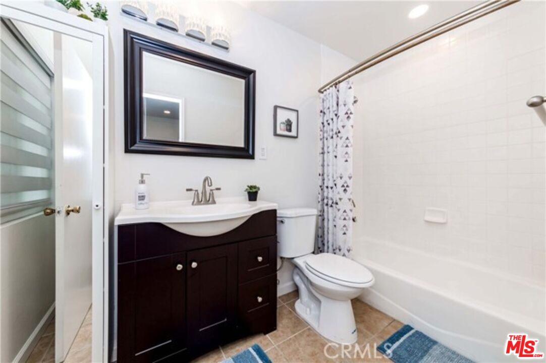 1238 South Muirfield Road Los Angeles, CA 90019 - Photo 13 of 20
