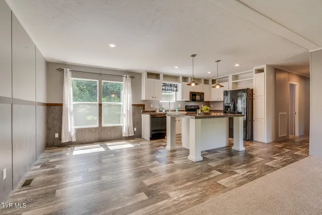 $1,049,000 | 341 Haw Ridge Road, Piney Flats, TN 37686