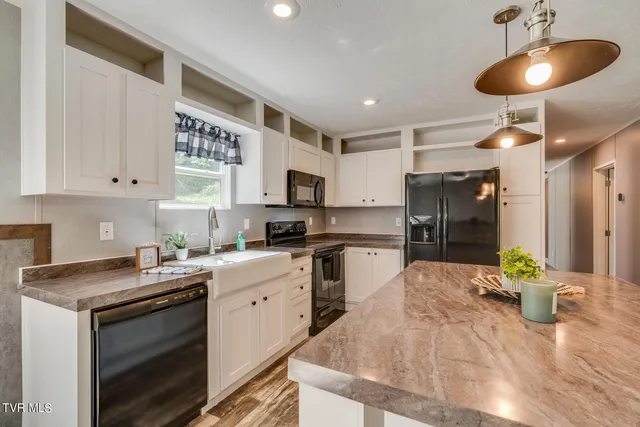 $1,049,000 | 341 Haw Ridge Road, Piney Flats, TN 37686