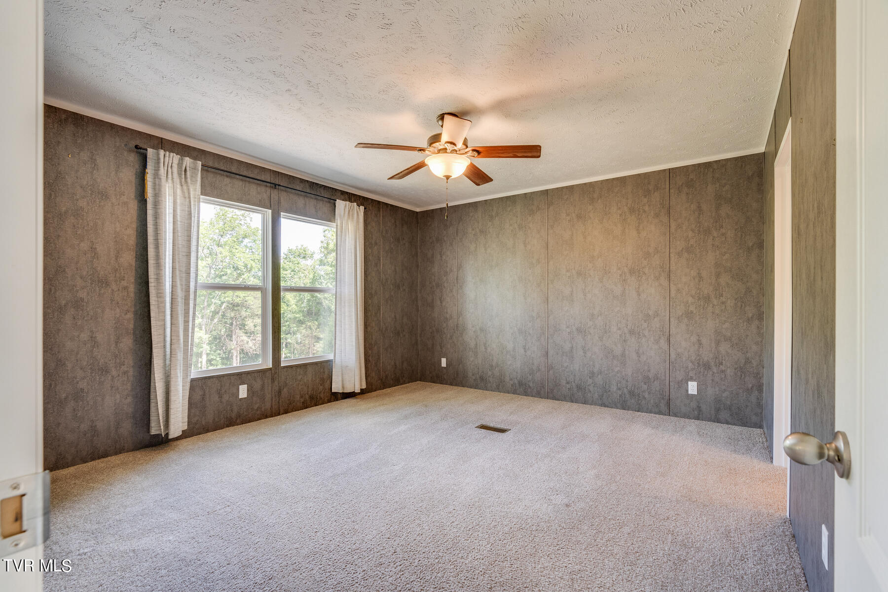 341 Haw Ridge Road Piney Flats, TN 37686 - Photo 20 of 68 013