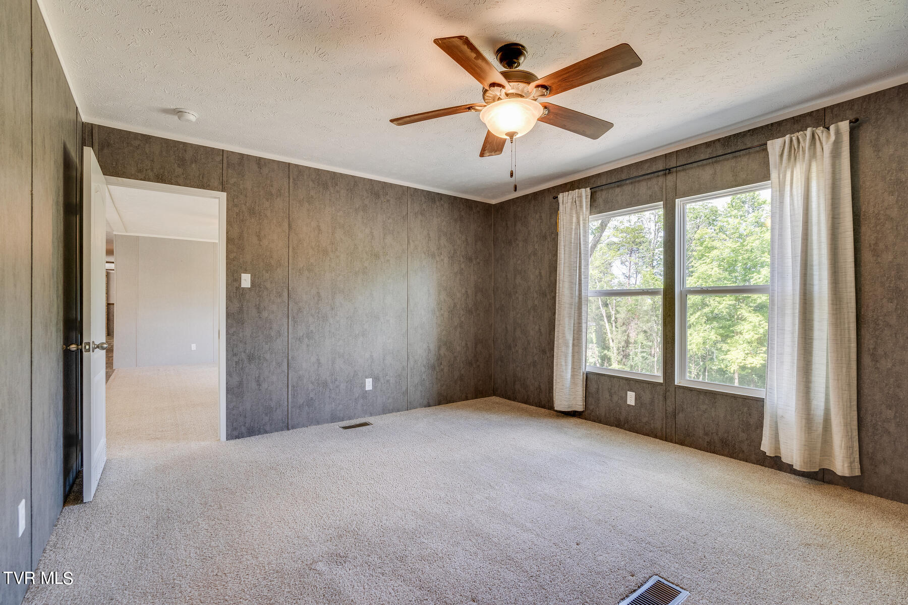 341 Haw Ridge Road Piney Flats, TN 37686 - Photo 21 of 68 014