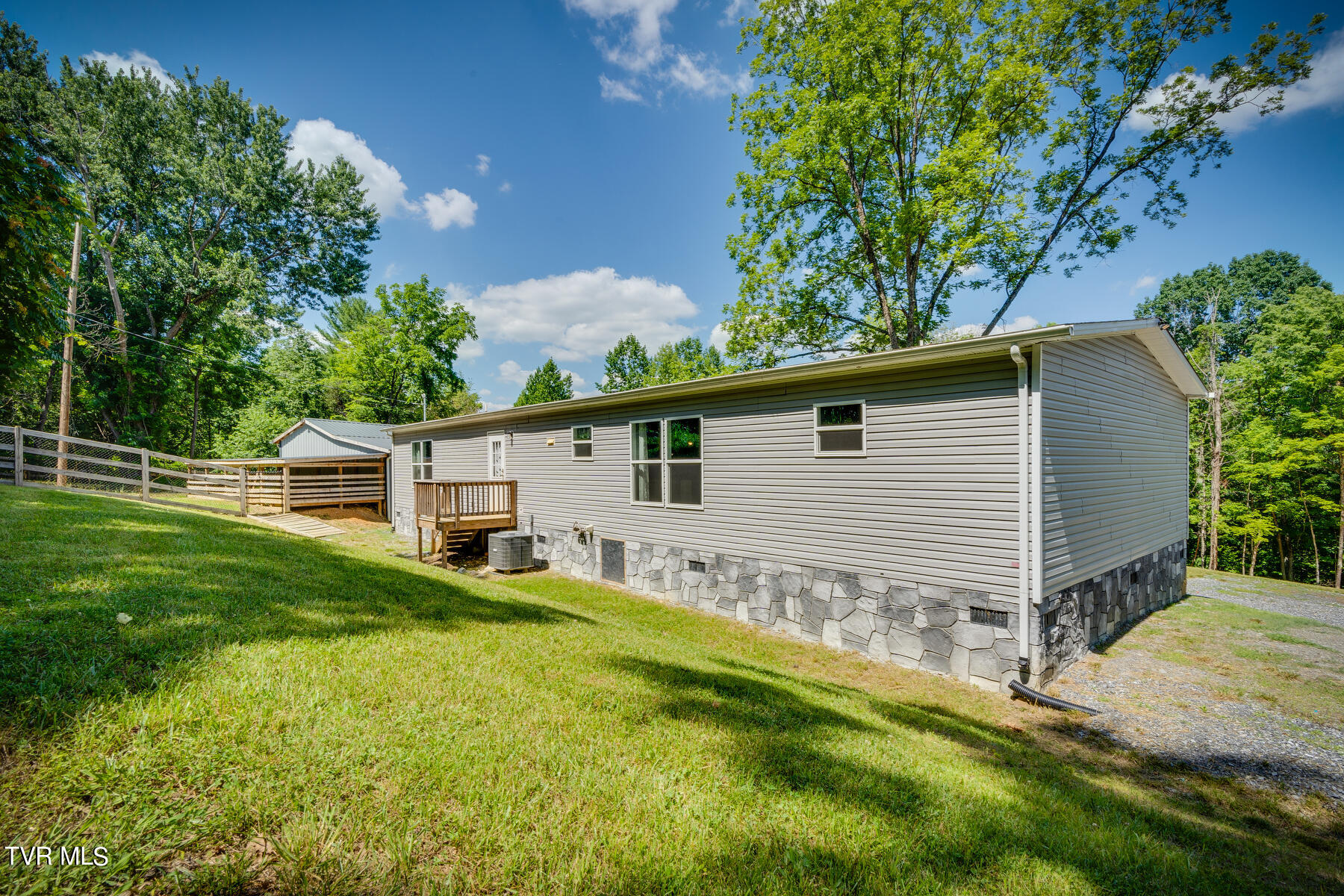 341 Haw Ridge Road Piney Flats, TN 37686 - Photo 47 of 68 040