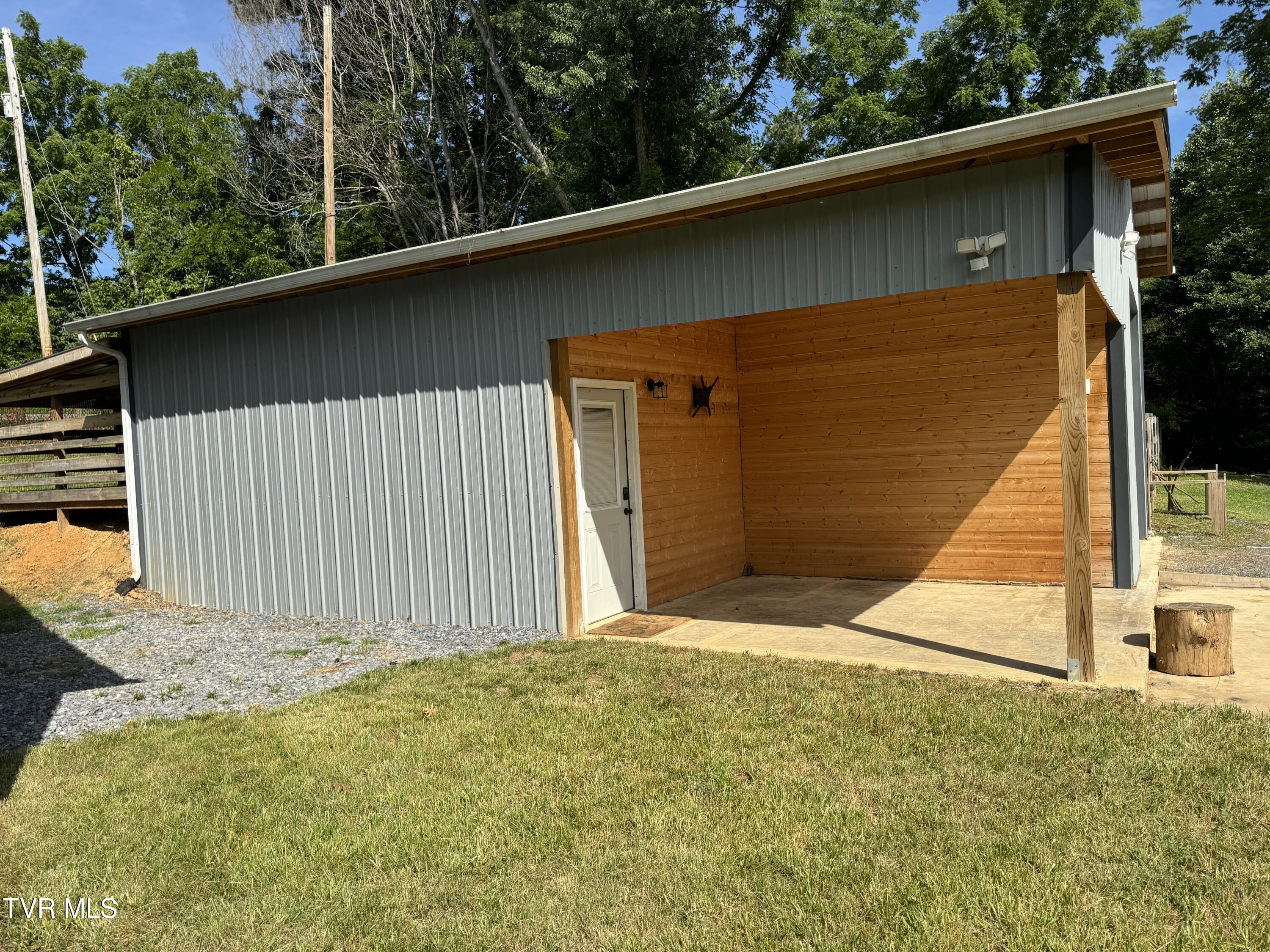 341 Haw Ridge Road Piney Flats, TN 37686 - Photo 5 of 68 IMG_1356