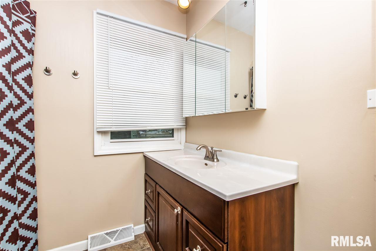 9338 North Pine Tree Road Peoria, IL 61615 - Photo 13 of 34