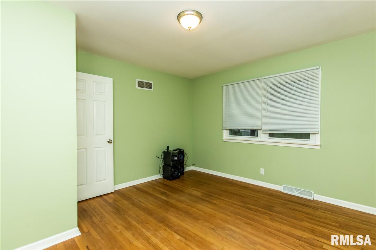 9338 North Pine Tree Road Peoria, IL 61615 - Photo 24 of 34