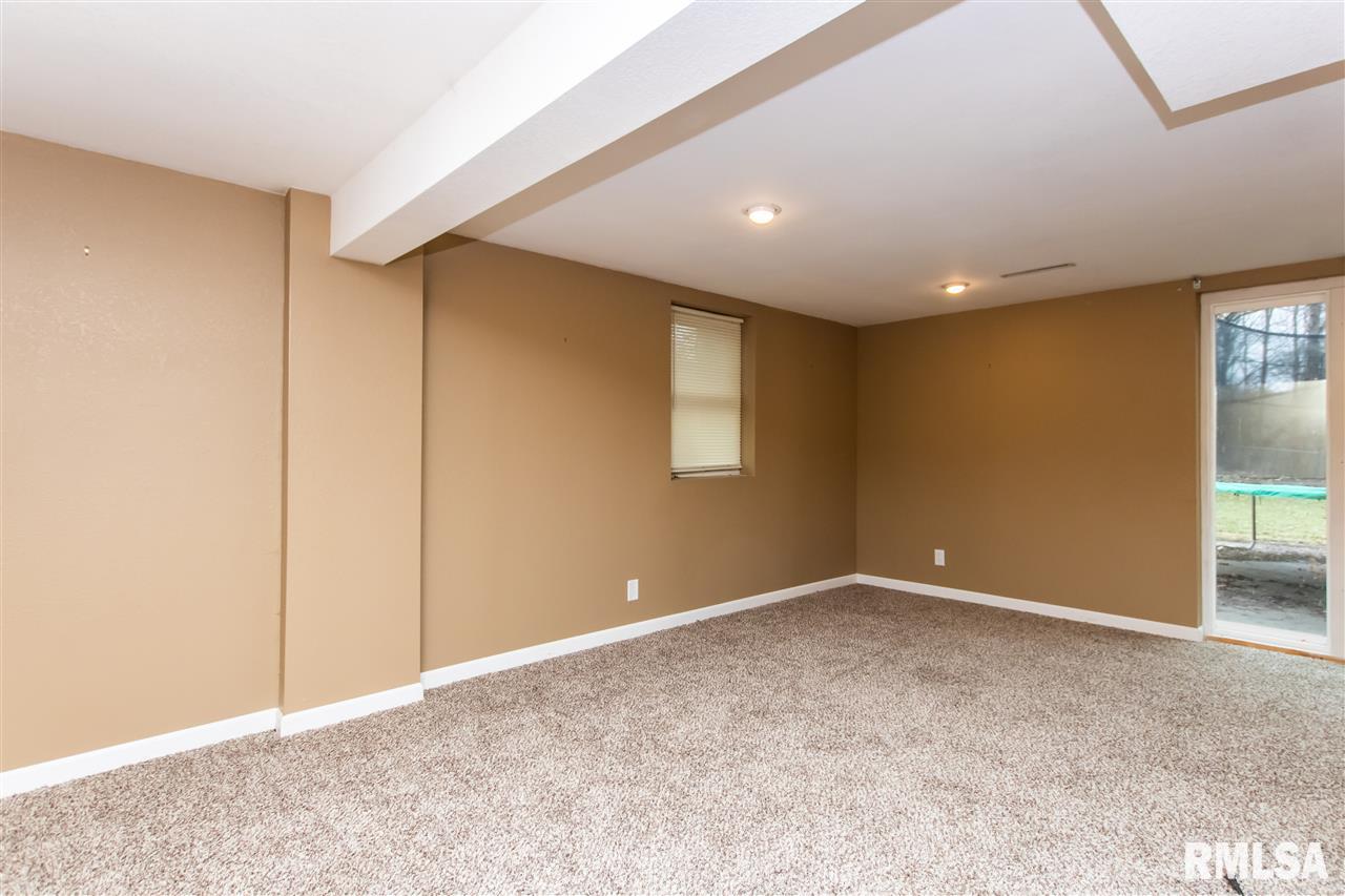 9338 North Pine Tree Road Peoria, IL 61615 - Photo 25 of 34