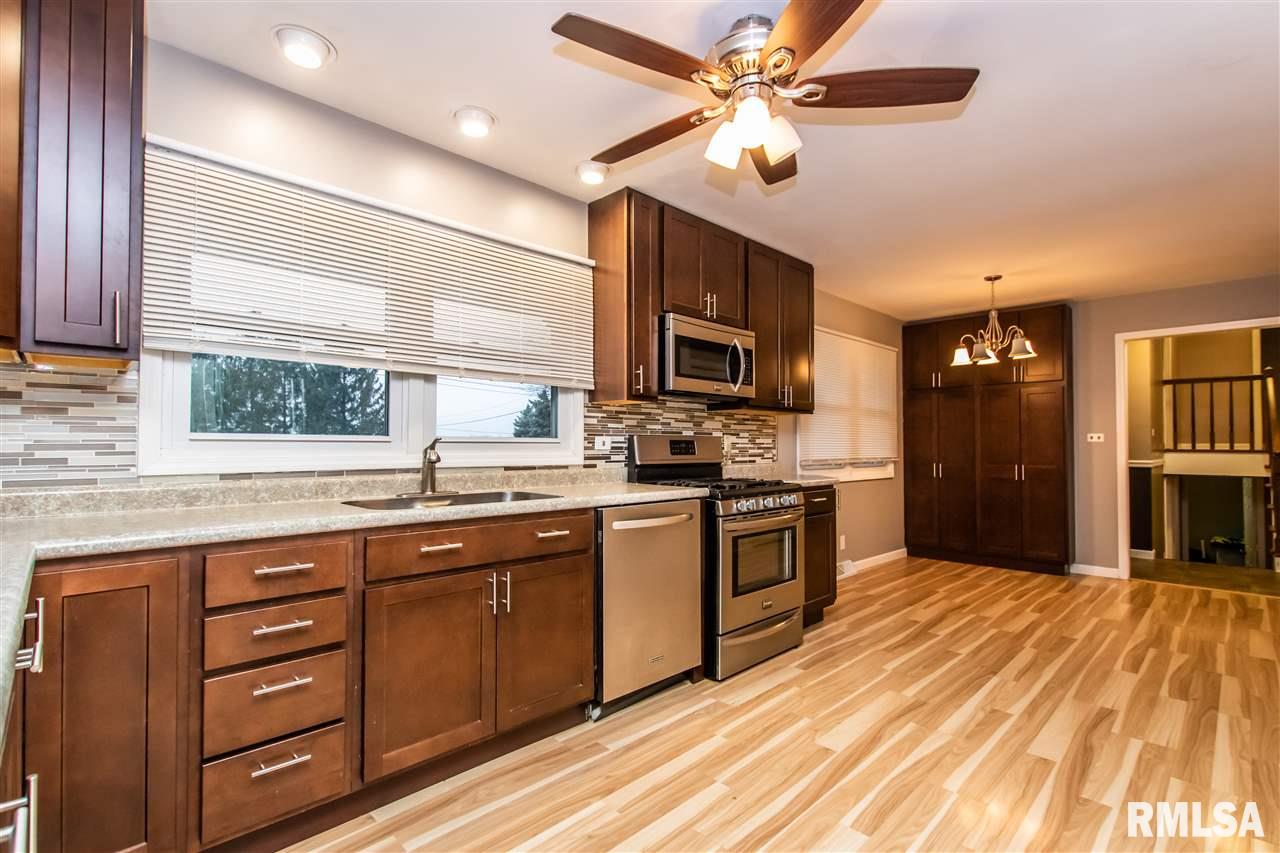 9338 North Pine Tree Road Peoria, IL 61615 - Photo 5 of 34