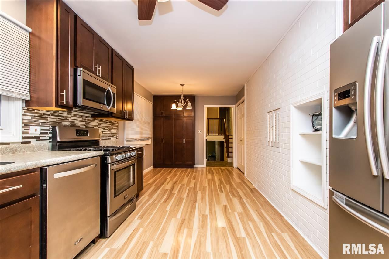 9338 North Pine Tree Road Peoria, IL 61615 - Photo 7 of 34