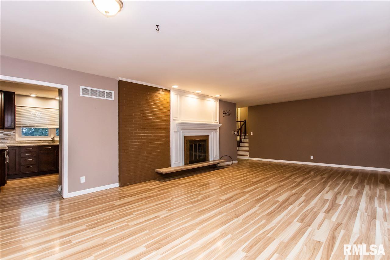 9338 North Pine Tree Road Peoria, IL 61615 - Photo 10 of 34