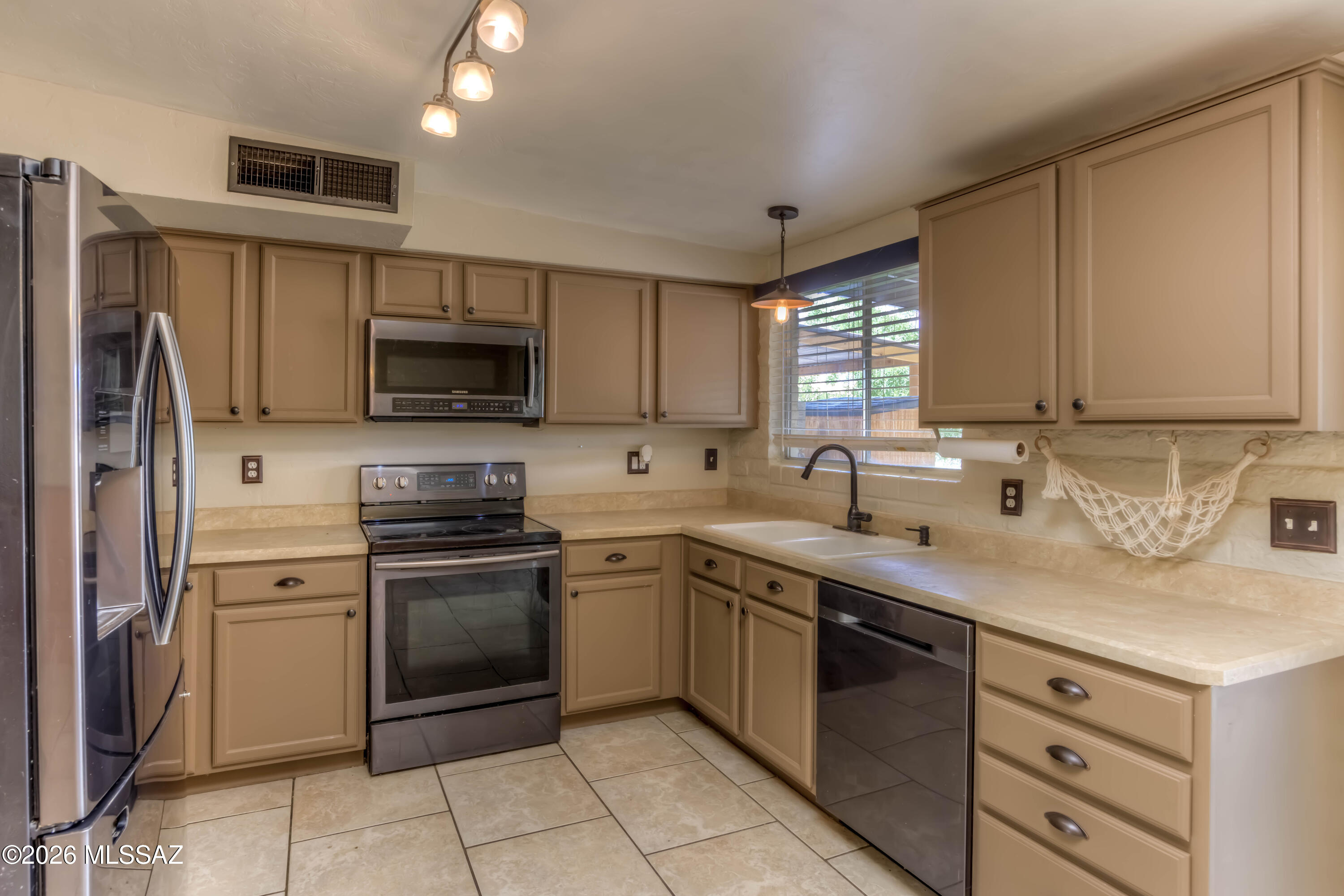 8437 East Rolling Ridge Street Tucson, AZ 85710 - Photo 12 of 33