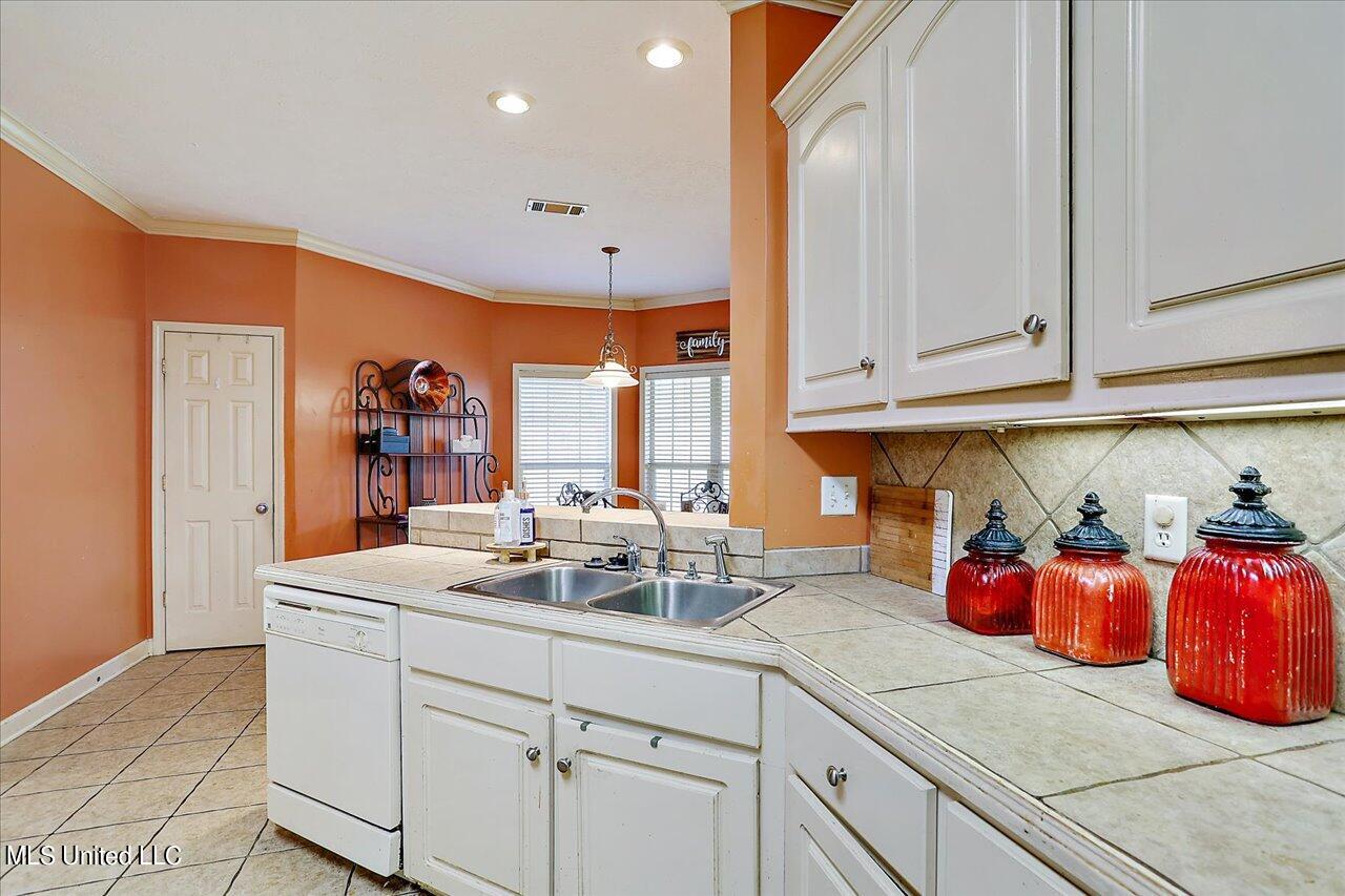 112 Raulston Drive Byram, MS 39272 - Photo 16 of 39 16-112 Raulston Dr