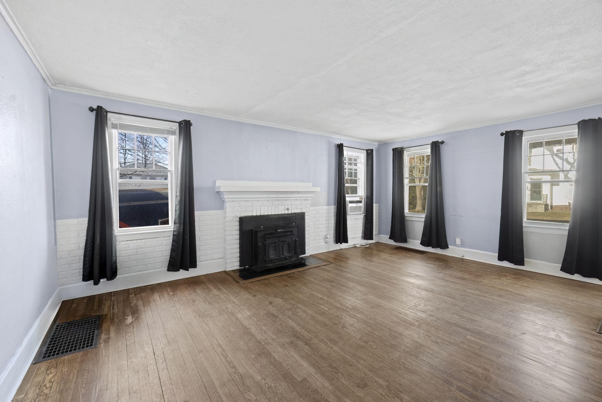 718 Regent Street Niles, MI 49120 - Photo 3 of 20 3-web-or-mls-AH6A2707DN