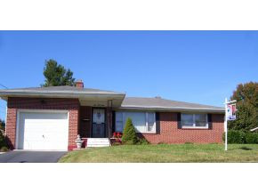 244 Cherokee Road Bristol, VA 24201 - Photo 4 of 12 COMFORT AND CONVENIENCE