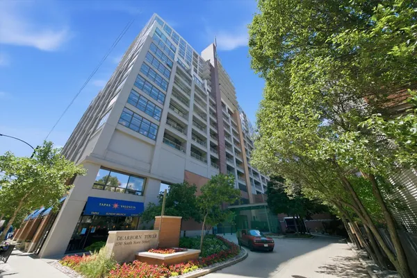 $3,500 | 1530 South State Street, Unit 907, Chicago, IL 60605