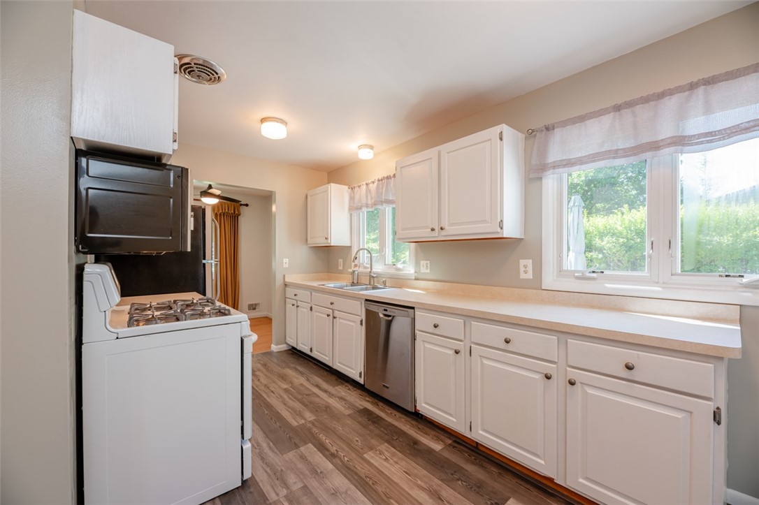 84 Harvest Road Perinton, NY 14450 - Photo 10 of 42