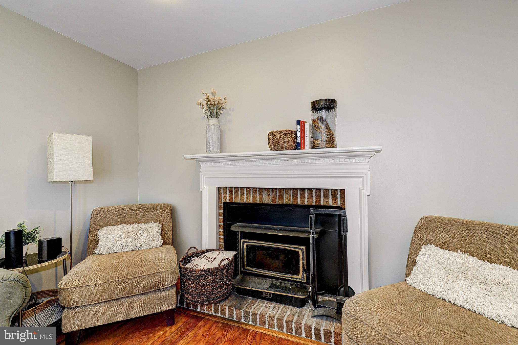 9801 Magledt Road Parkville, MD 21234 - Photo 25 of 57 Living Room