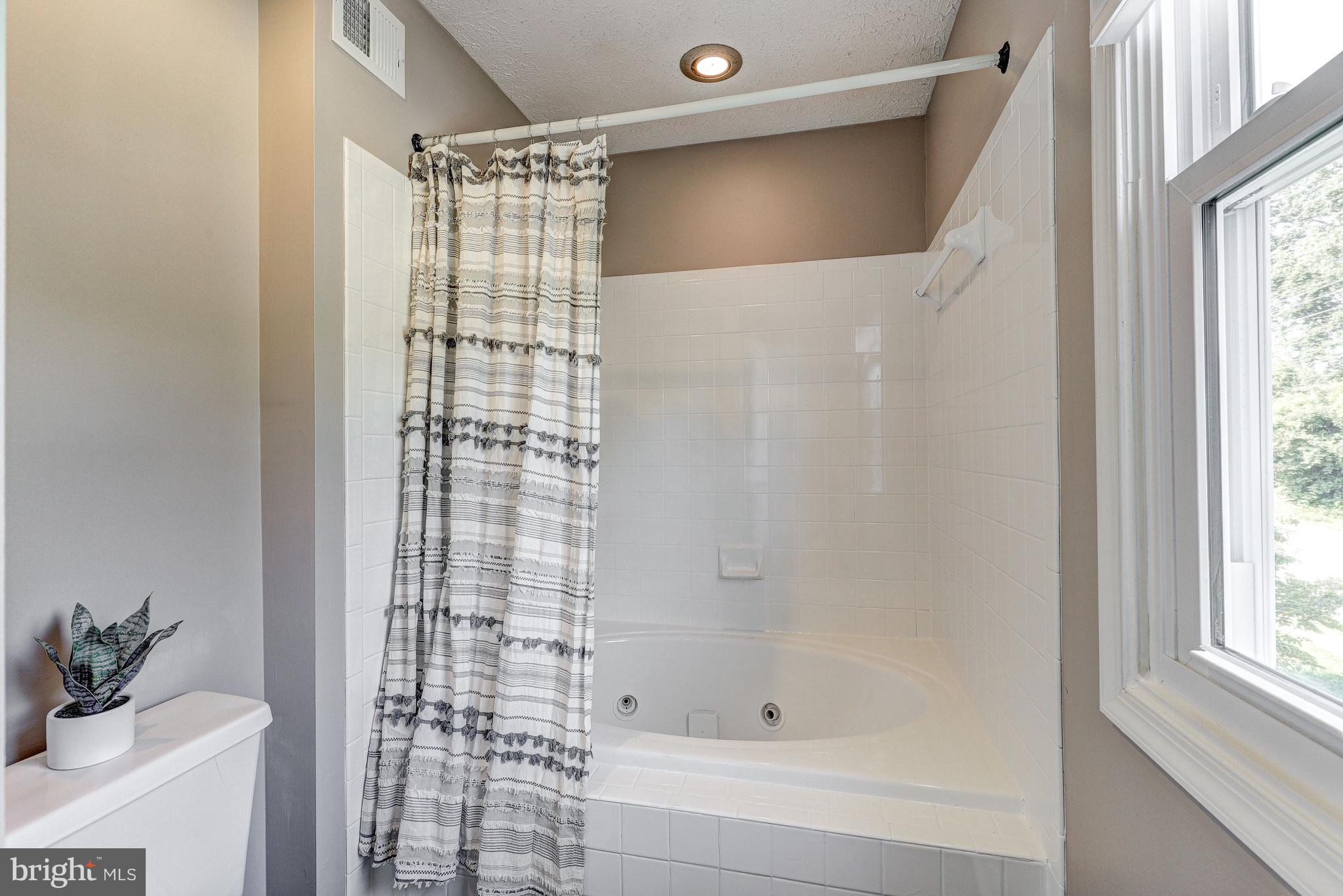 9801 Magledt Road Parkville, MD 21234 - Photo 31 of 57 Primary Bath
